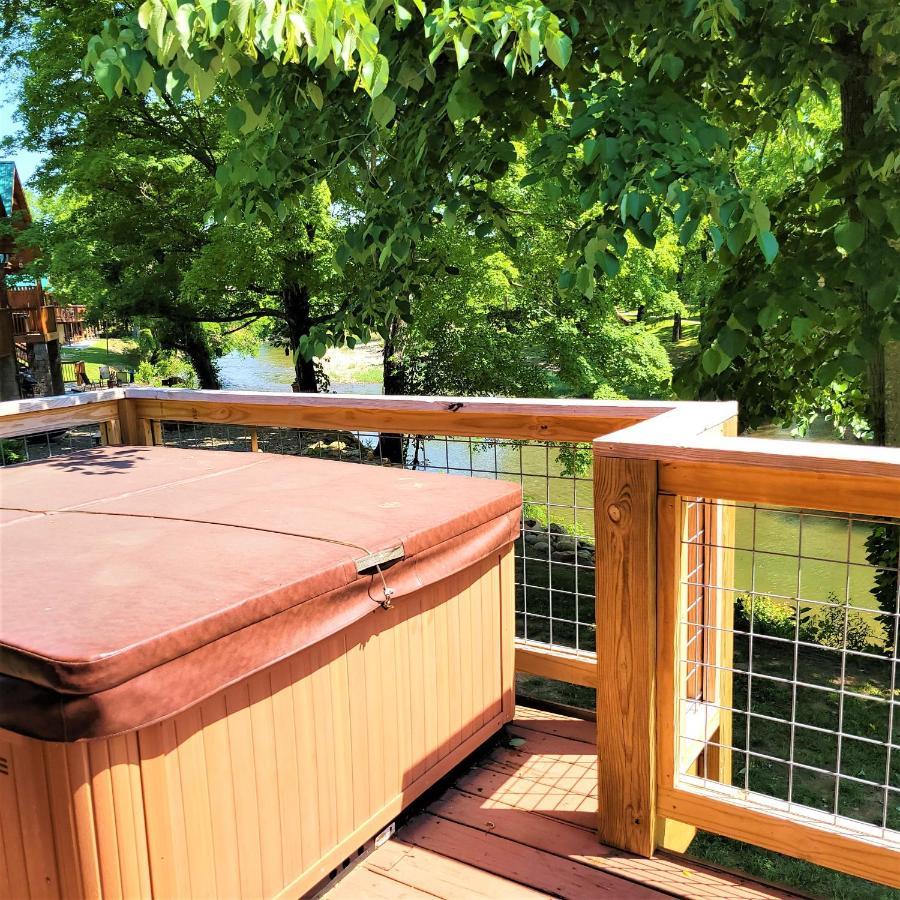 Skinny Dippin'-River Front- Free Tickets-Dog Friendly-Sleeps 6 Пиджен-Фордж Экстерьер фото