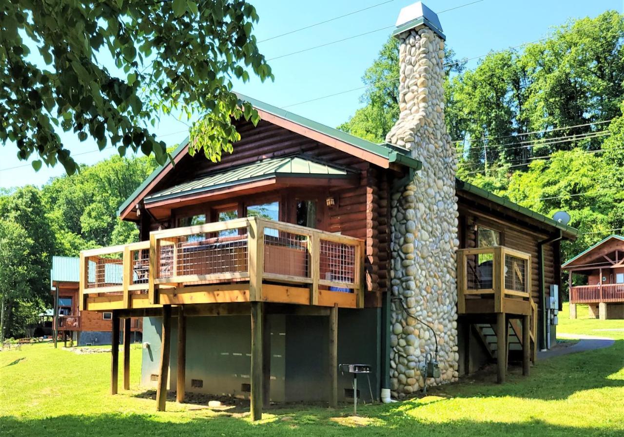 Skinny Dippin'-River Front- Free Tickets-Dog Friendly-Sleeps 6 Пиджен-Фордж Экстерьер фото