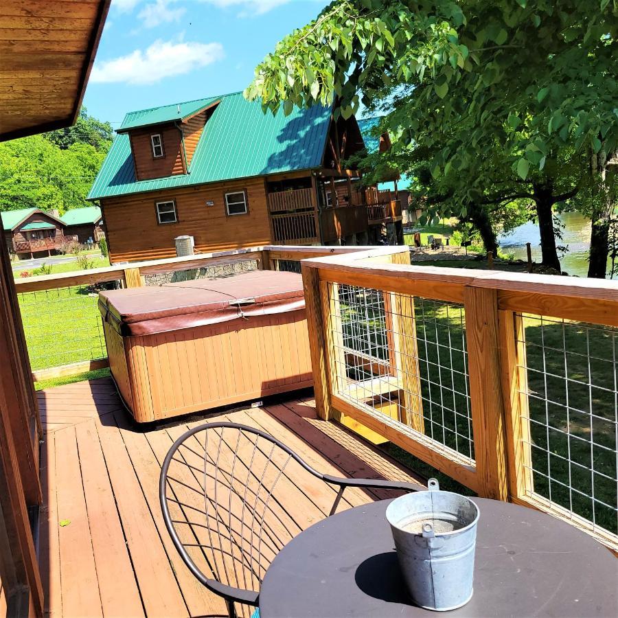 Skinny Dippin'-River Front- Free Tickets-Dog Friendly-Sleeps 6 Пиджен-Фордж Экстерьер фото