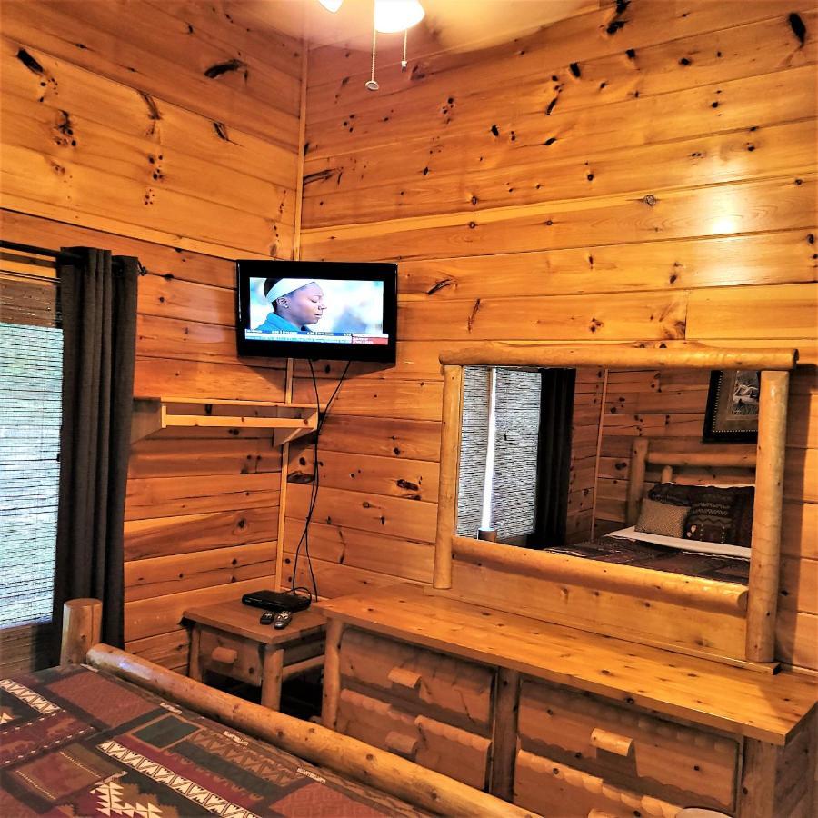 Skinny Dippin'-River Front- Free Tickets-Dog Friendly-Sleeps 6 Пиджен-Фордж Экстерьер фото