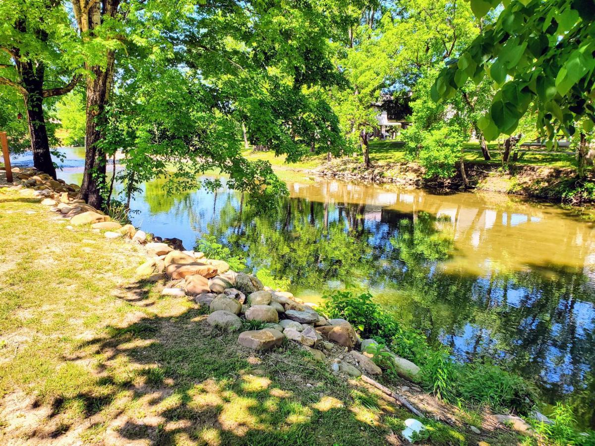 Skinny Dippin'-River Front- Free Tickets-Dog Friendly-Sleeps 6 Пиджен-Фордж Экстерьер фото