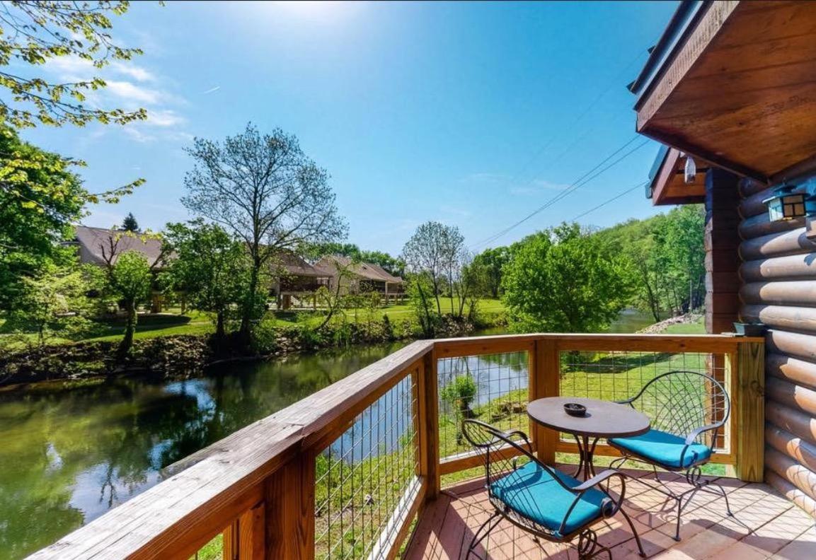 Skinny Dippin'-River Front- Free Tickets-Dog Friendly-Sleeps 6 Пиджен-Фордж Экстерьер фото